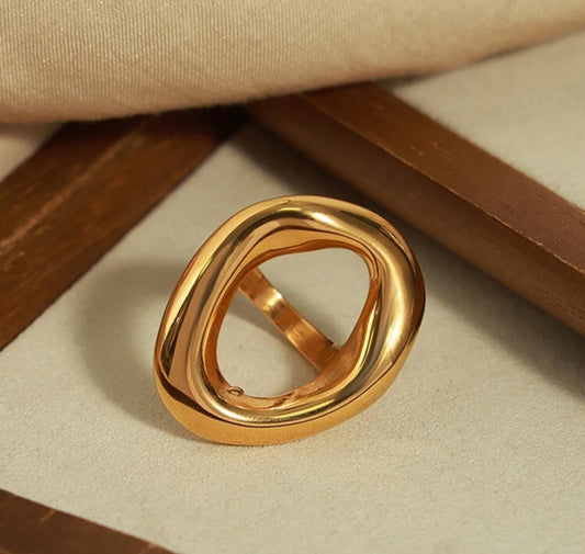 Bague dorée style sculptural – Bijou tendance