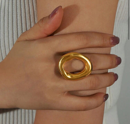Bague dorée style sculptural – Bijou tendance