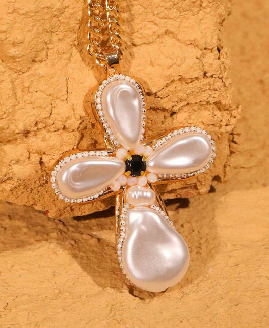 Collier pendentif croix perles nacrées